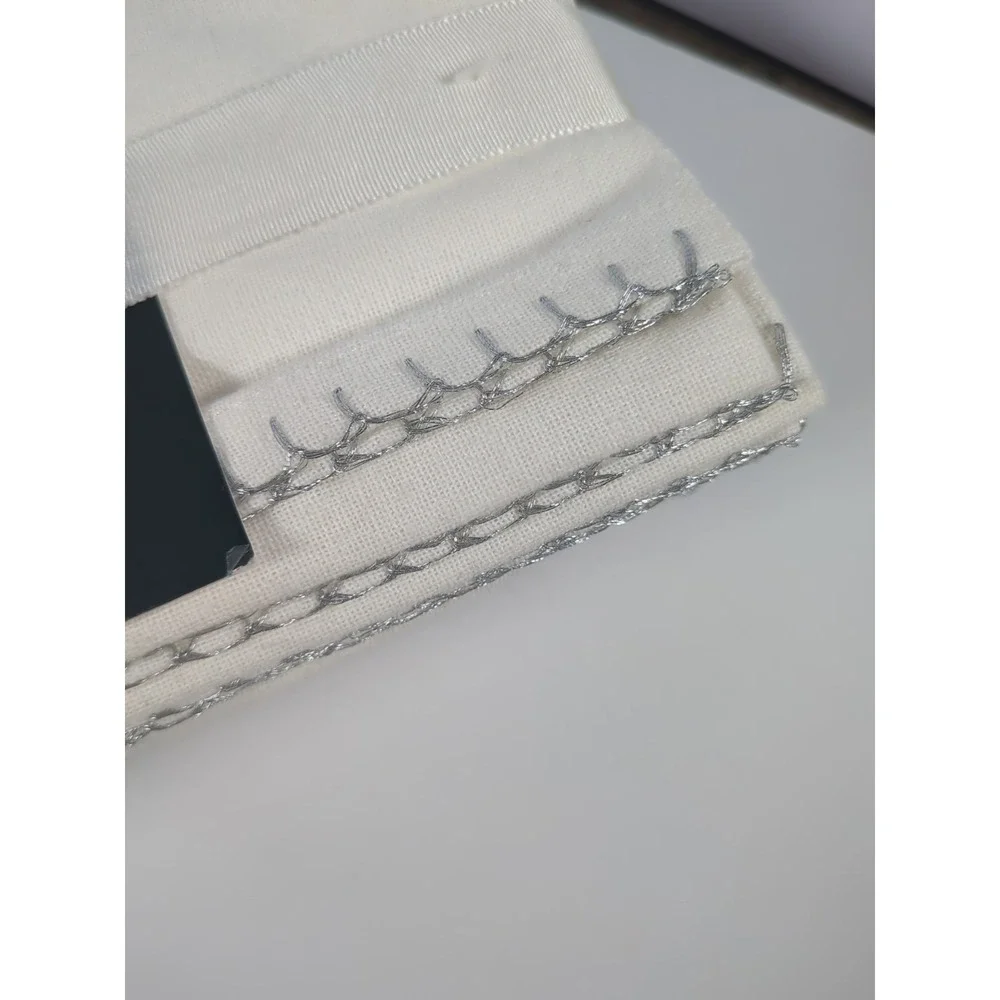 TAHARI Set of 8 Off White Cloth NAPKINS with‎ Silver Trim Stitching 18